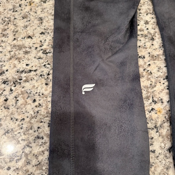 Fabletics Define PowerHold® High-Waisted 7/8 Legging Onyx Smudge - Small - Picture 3 of 5
